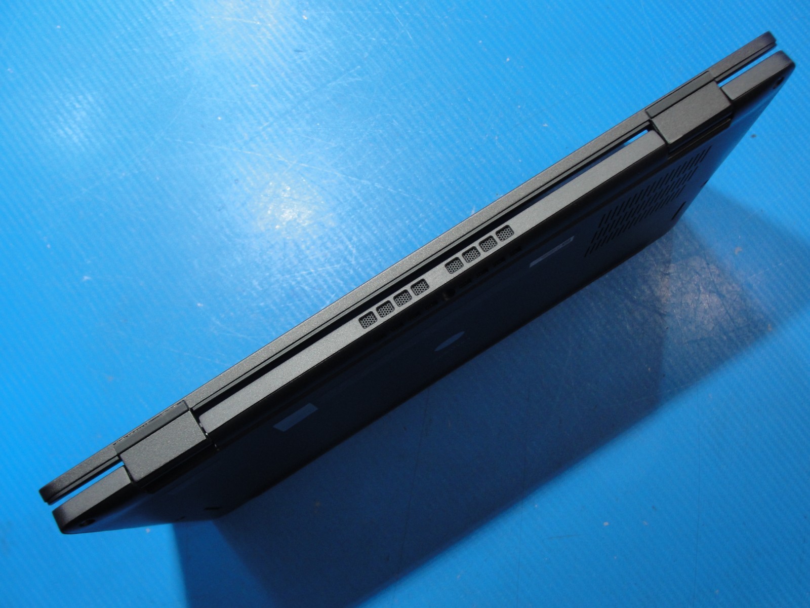 Dell Latitude 7330 13.3″FHD Core vPRO i7-1265U 1.8GHz 16GB RAM 512GB SSD+Charger