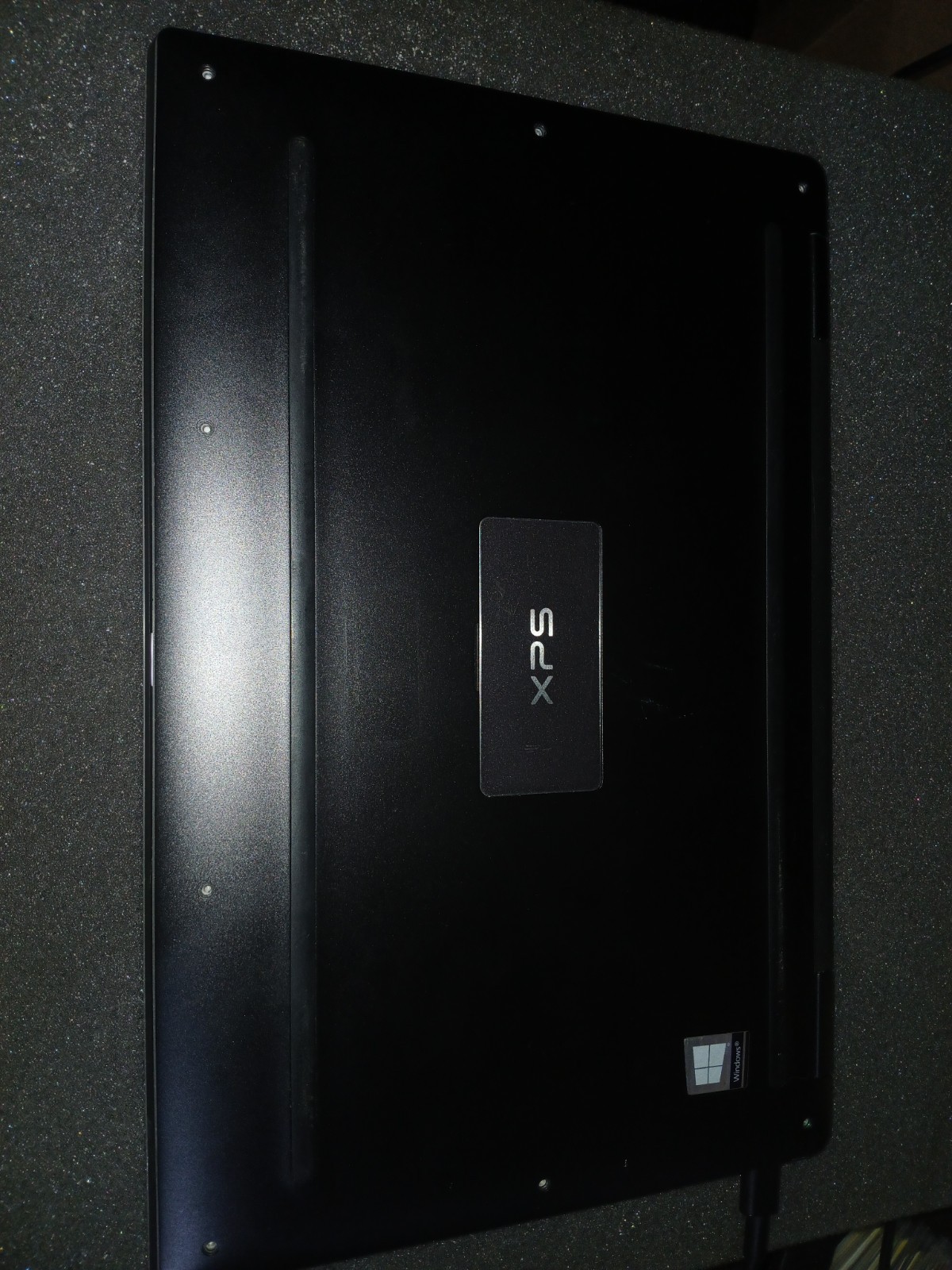 Dell XPS 13 9365 13″ Core i7-7Y75 1.3GHz 8GB RAM NO HDD NO OS Good