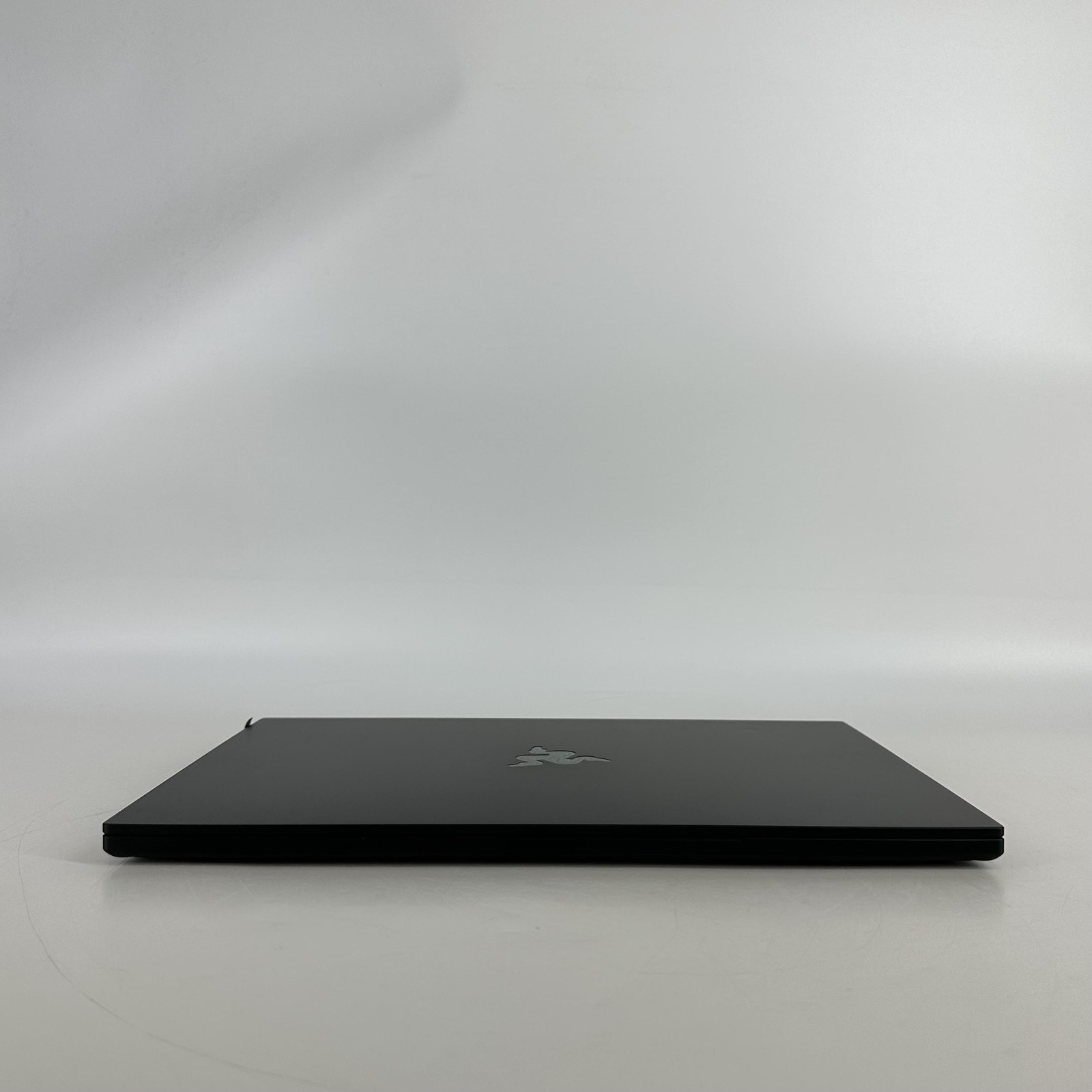 Razer Blade 16 240Hz QHD+ 2.0 GHz Ryzen AI 9 365 32GB 1TB SSD RTX 5070 Very Good