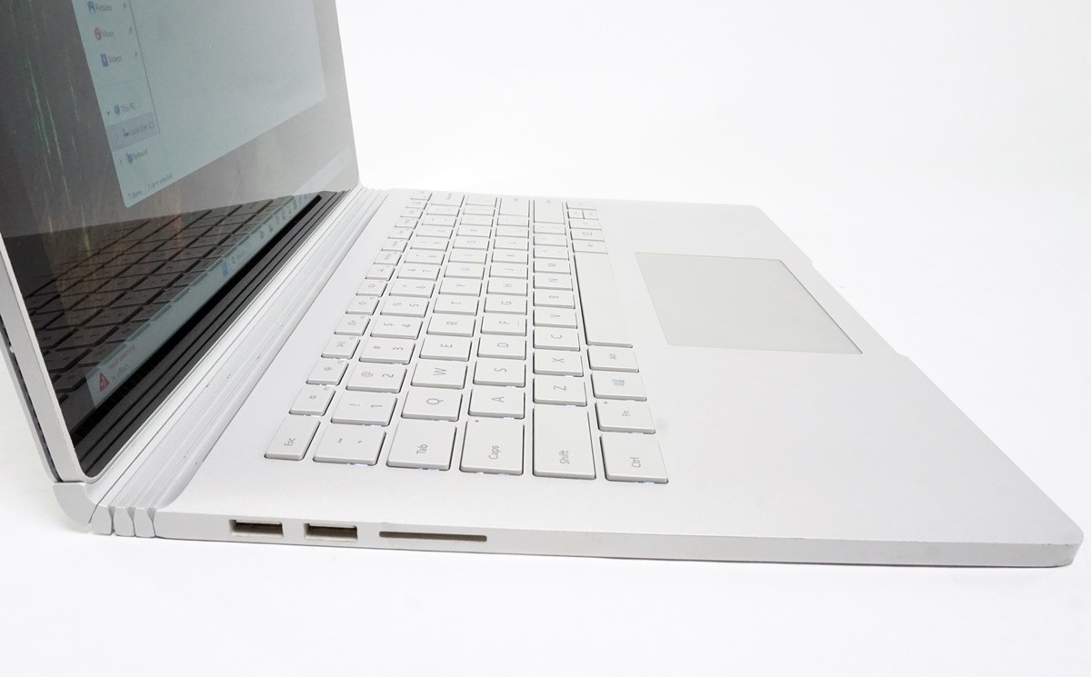 Microsoft Surface Book 2 13.5″ 1832 i7-8650U 1.9GHz 8GB RAM 256GB SSD GTX 1050