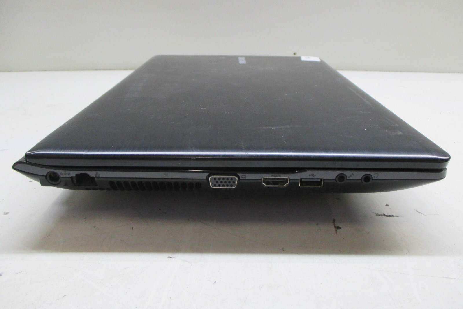 Samsung NP300E5A Laptop Intel Core i3 2nd/3rd Gen. – Parts/Repair – No Video