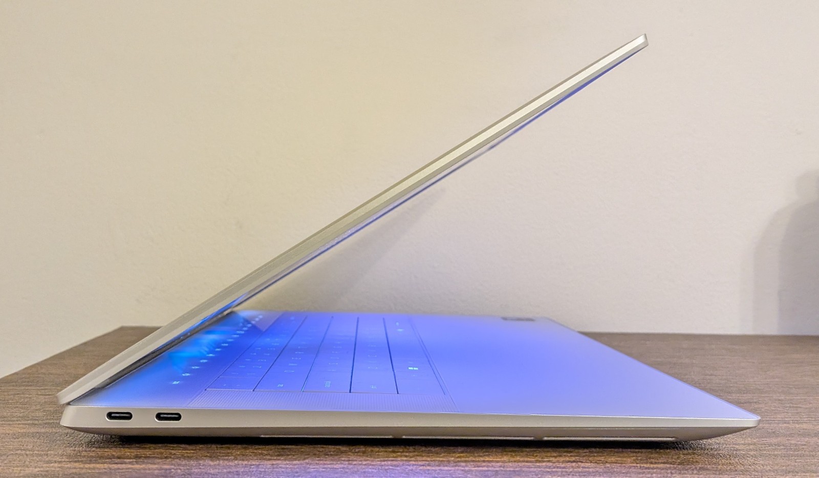 Dell XPS/Premium 16 4K OLED Touch (Core Ultra 7 255H, 32GB/1TB, RTX 5050) Silver
