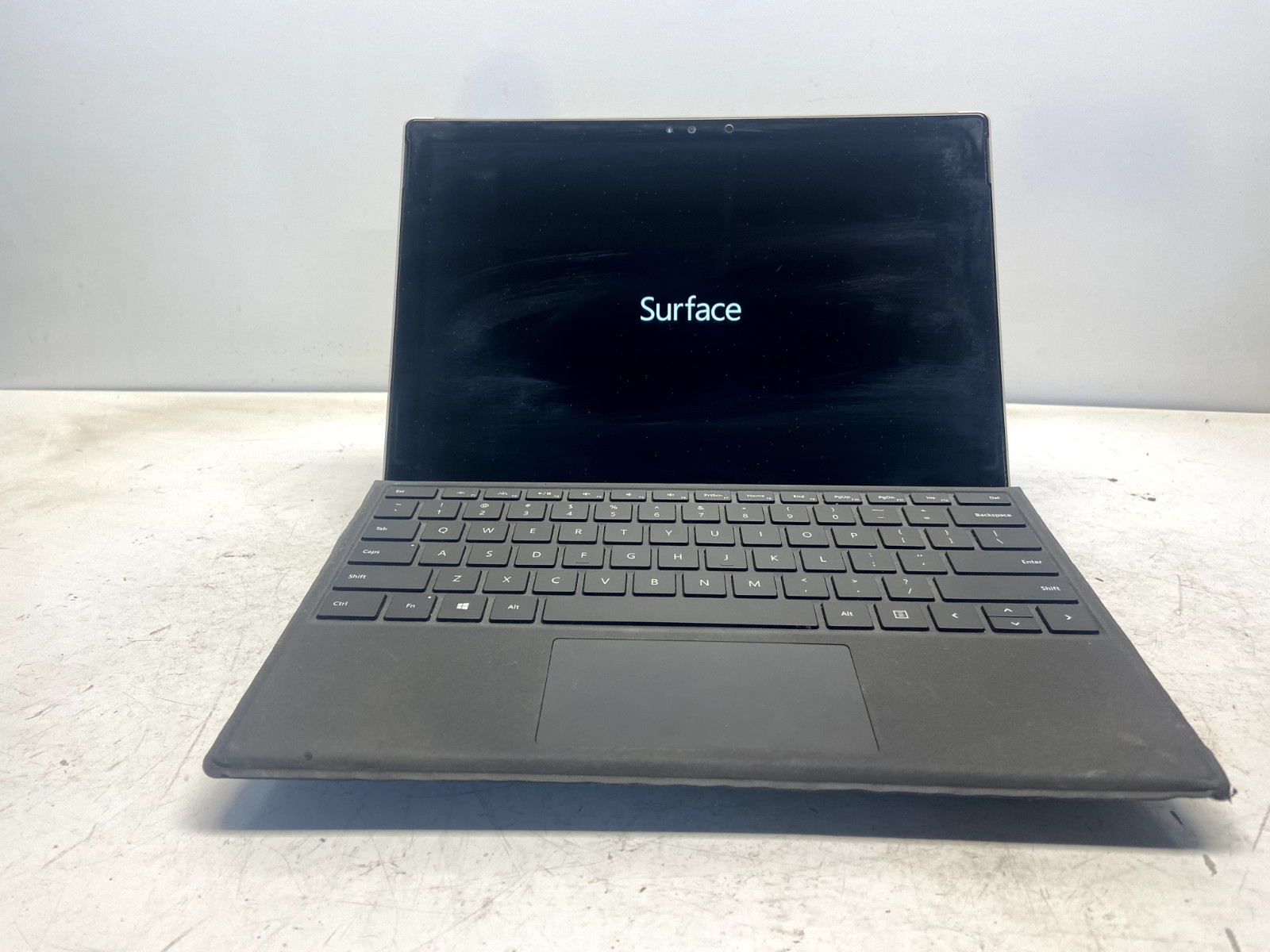 Microsoft Surface 1724 Intel Core i5-6300u 4GB 128GB SSD Windows 10