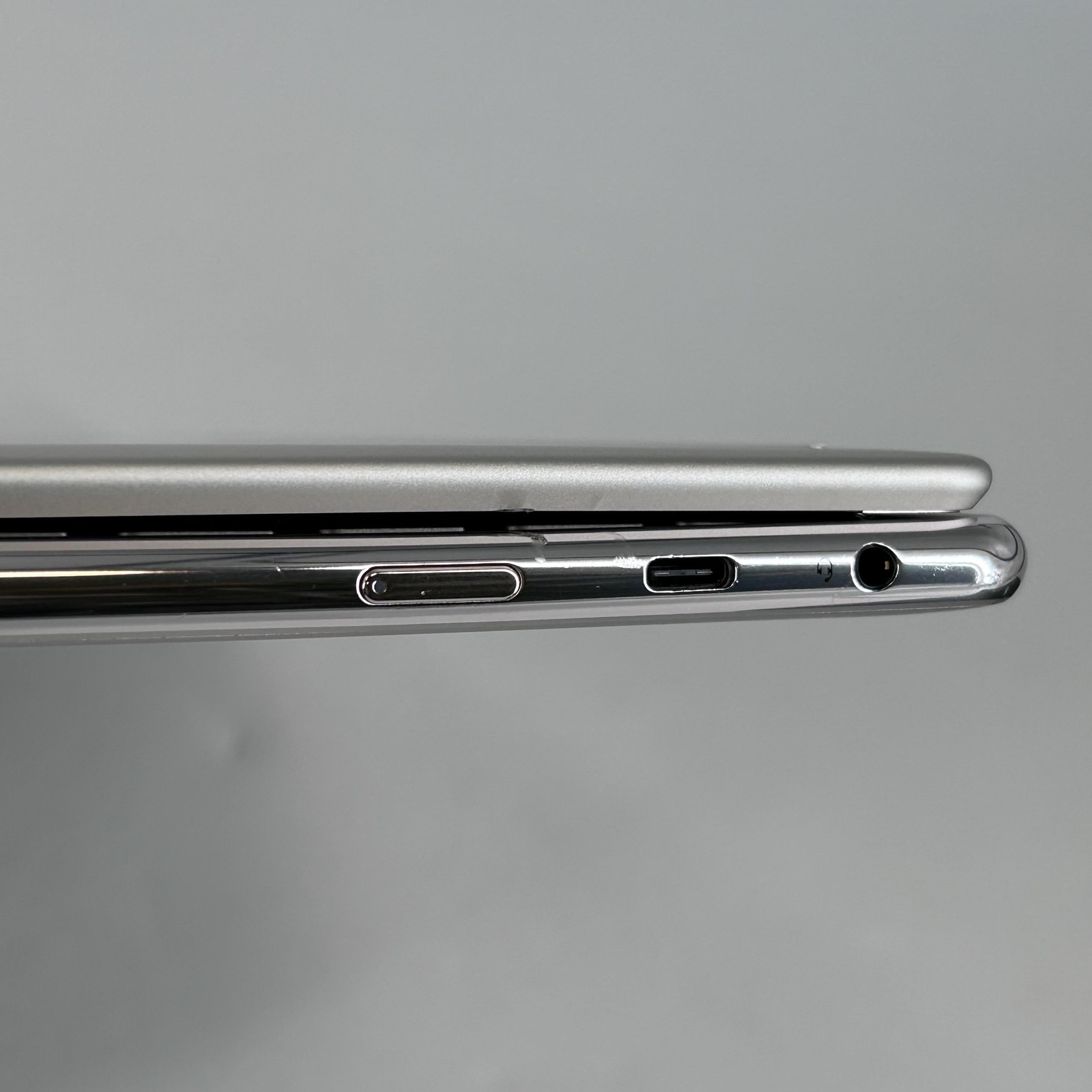 Lenovo Yoga 9i 14 QHD+ TOUCH 2.1 GHz i7-1260P 16GB 512GB SSD Very Good