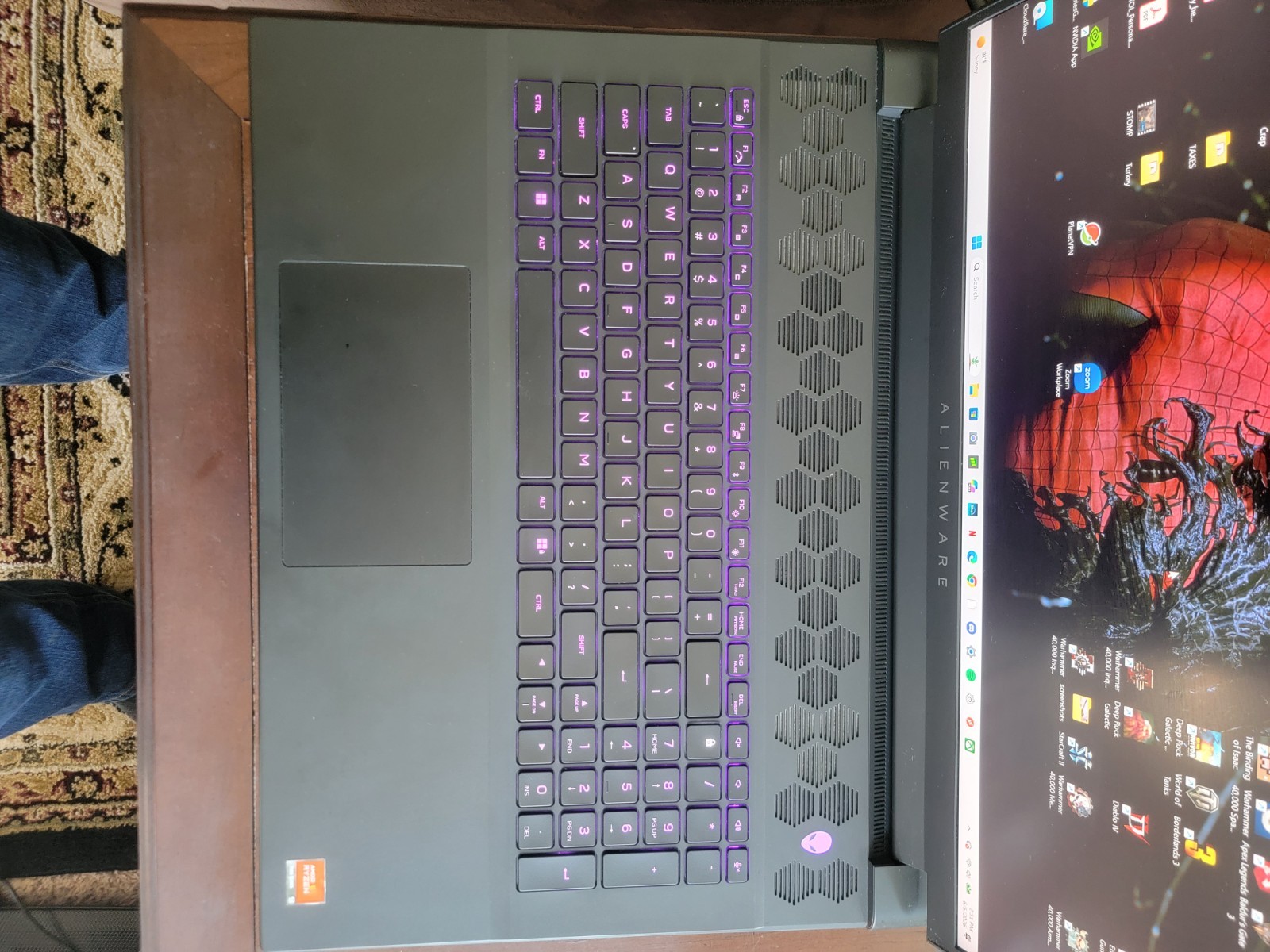 Alienware m18 R1 18in Ryzen 9 7845HX 32GB RTX 4070 2TB SSD W11H