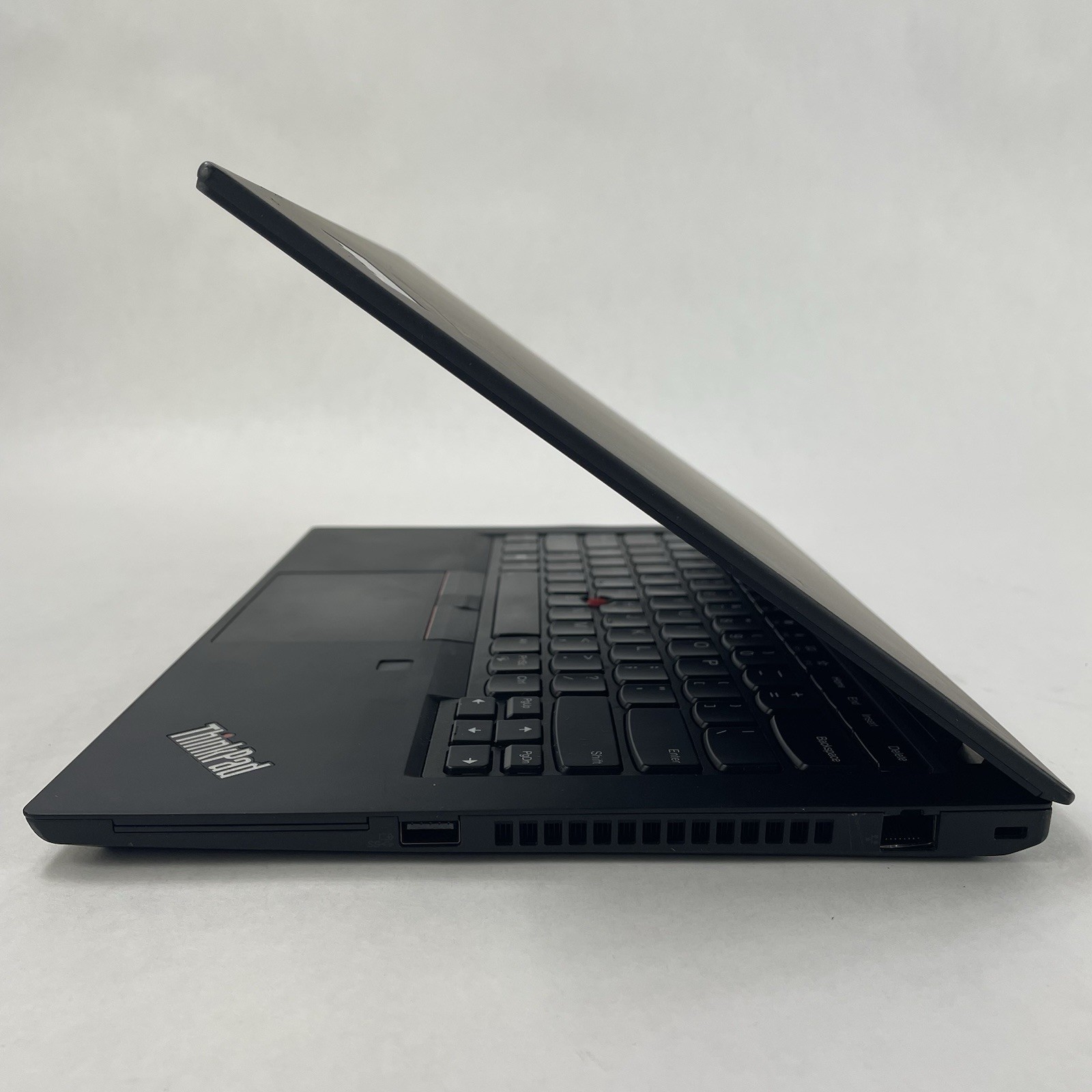 Lenovo ThinkPad T490 14″ i5-8365U 1.60 GHz 8 GB RAM No SSD/OS/AC