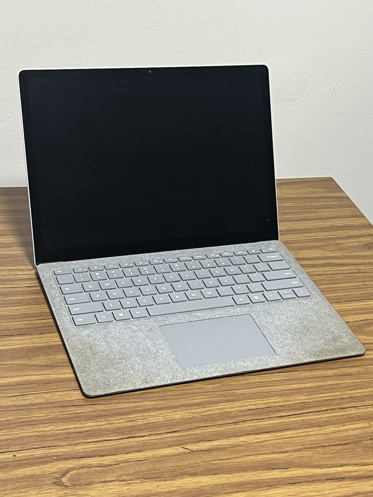 Surface Laptop 13.5″ 1769 (256GB SSD, Core i7-7660U, 2.50GHz, 8GB) Touch screen