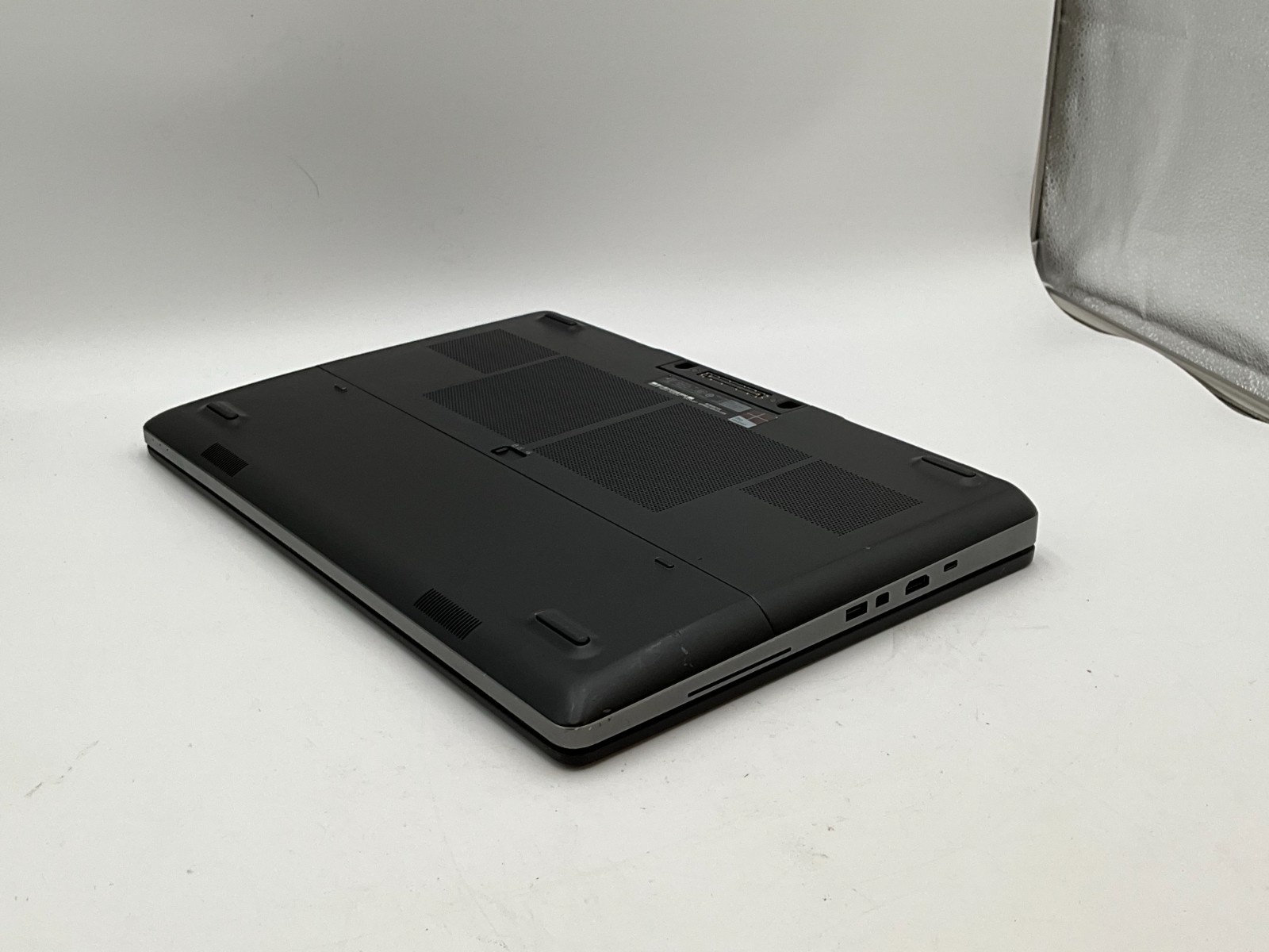 DELL Precision 7710 17.3″ i7-6820HQ 64gb 1tb/512gb M5000M Laptop 35292G2 no OS