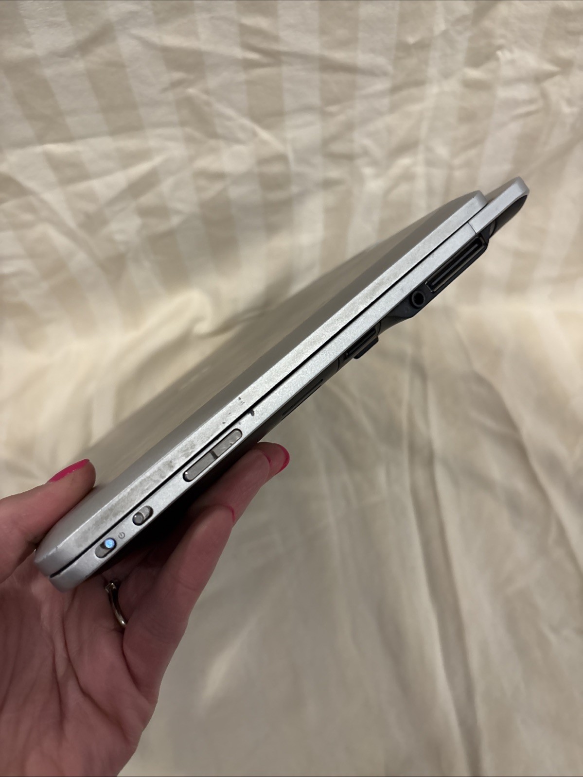 HP EliteBook Revolve 810 G3 – 11.6″ HD, 2.2GHz i5, 4GB RAM, 128GB SSD