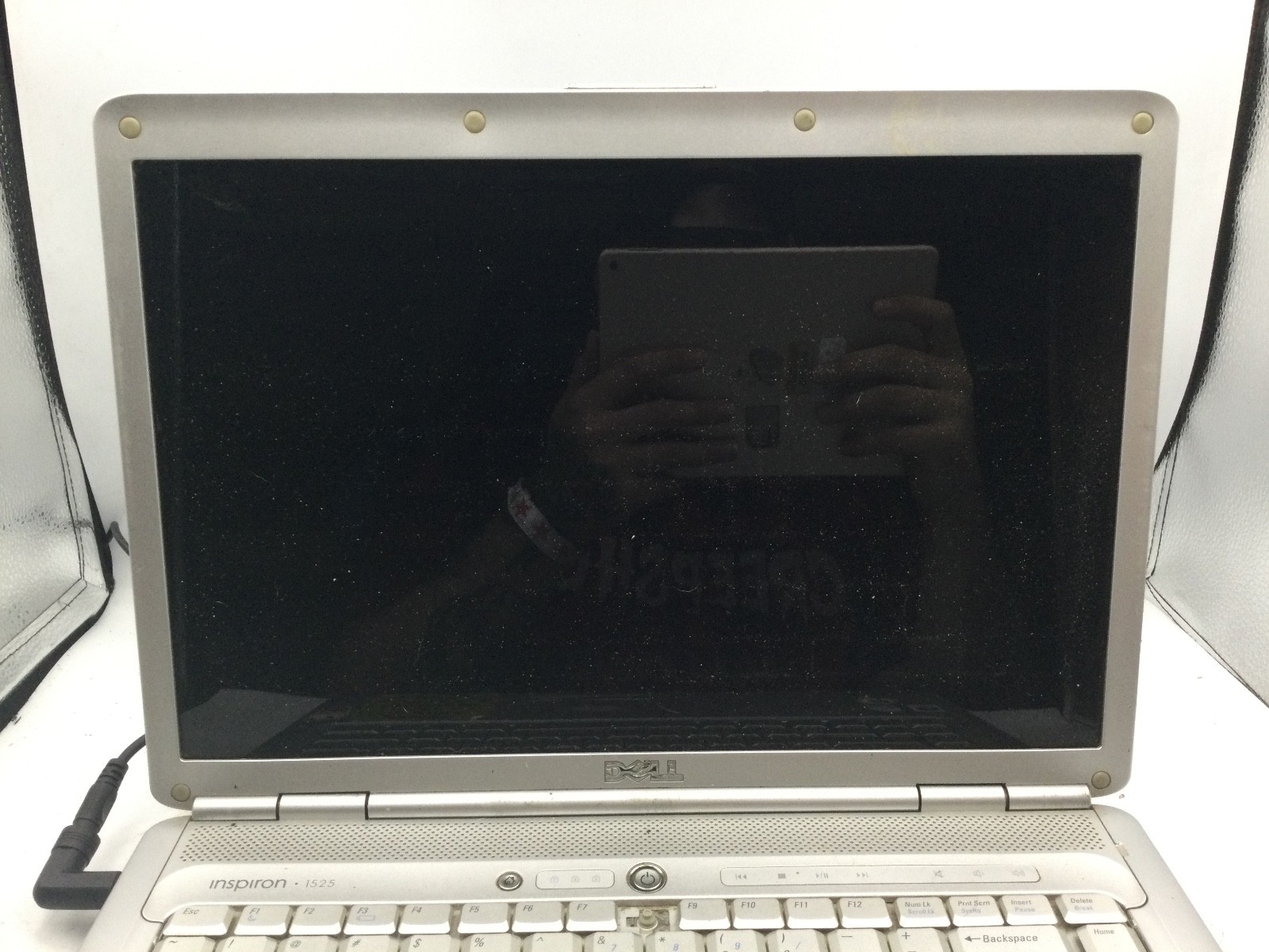 DELL INSPIRON 1525 – FOR PARTS – INTEL CORE 2 DUO – 3GB RAM – 15″ – READ DESC-BB