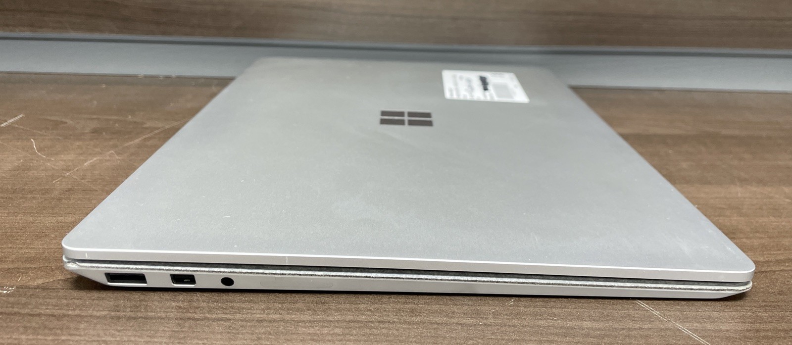 Microsoft Surface Laptop 2 13.5″ 256GB SSD, Intel Core i5 8350U, 8GB RAM