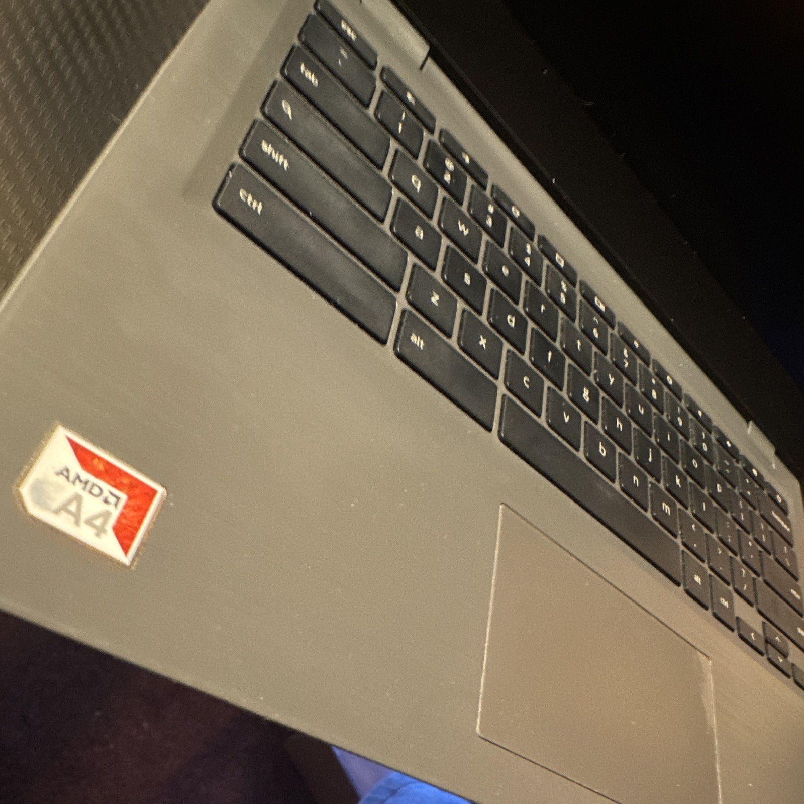 Lenovo 14″ Chromebook Laptop AMD A4 4GB RAM 32GB + Wireless Mouse & 65W Charger