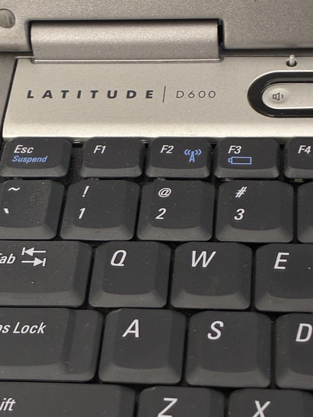 Vintage Dell Latitude D600 Laptop WinXP Pro 14″ Model PP05L