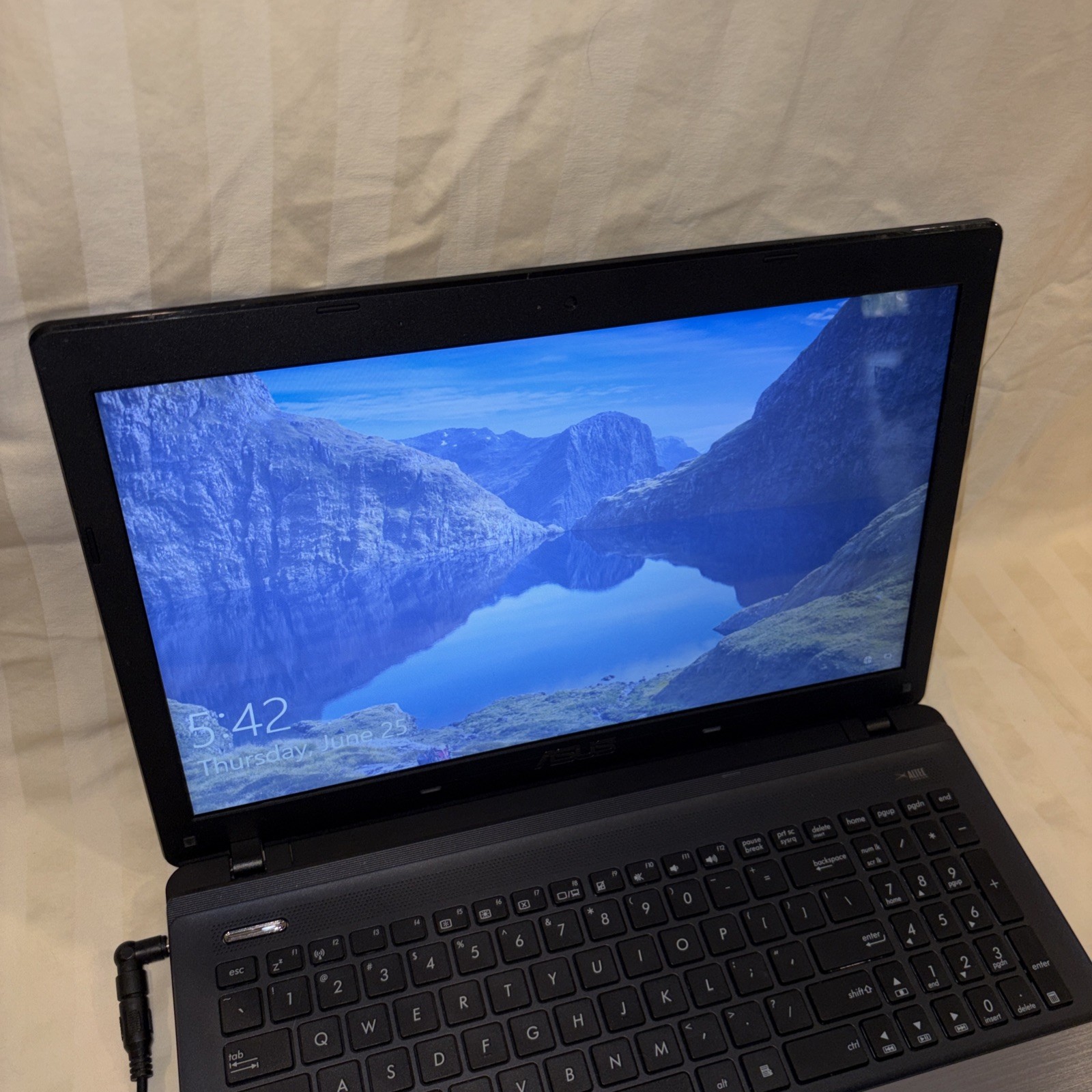 Asus U57A Laptop Intel Core i5 2450M 2.5GHz 6GB RAM 750GB HDD Win 10 Home