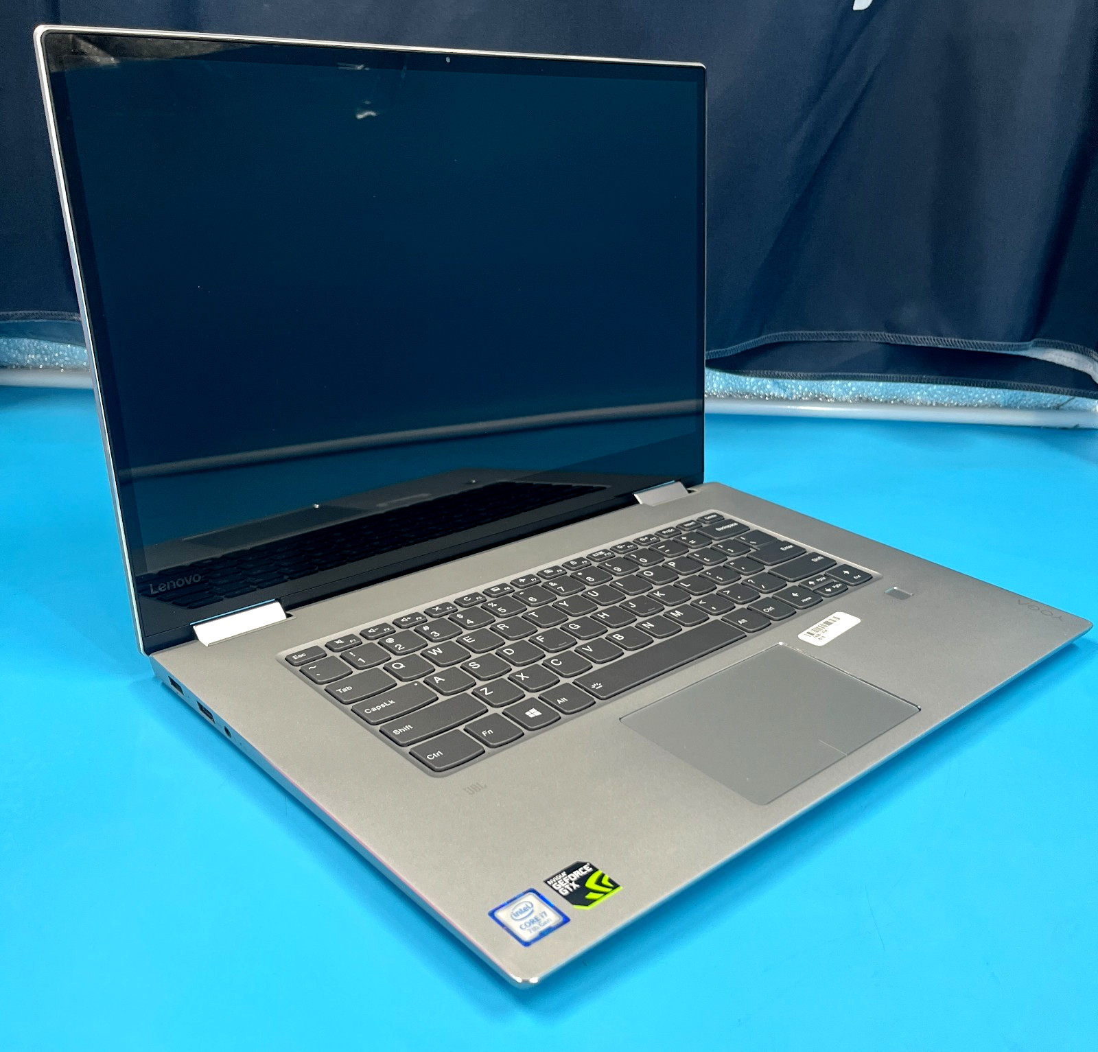 Lenovo Yoga 720-15IKB 2-in-1 4K Touch Laptop i7-7700HQ 16GB 1TB GTX 1050 NO OS
