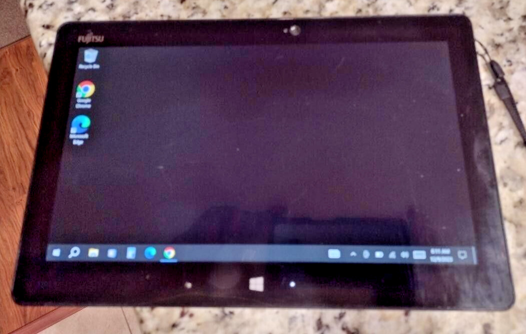 Fujitsu Stylistic Q616 Core M5-6Y54 4GB RAM 128GB SSD win 10 Works/Looks Good