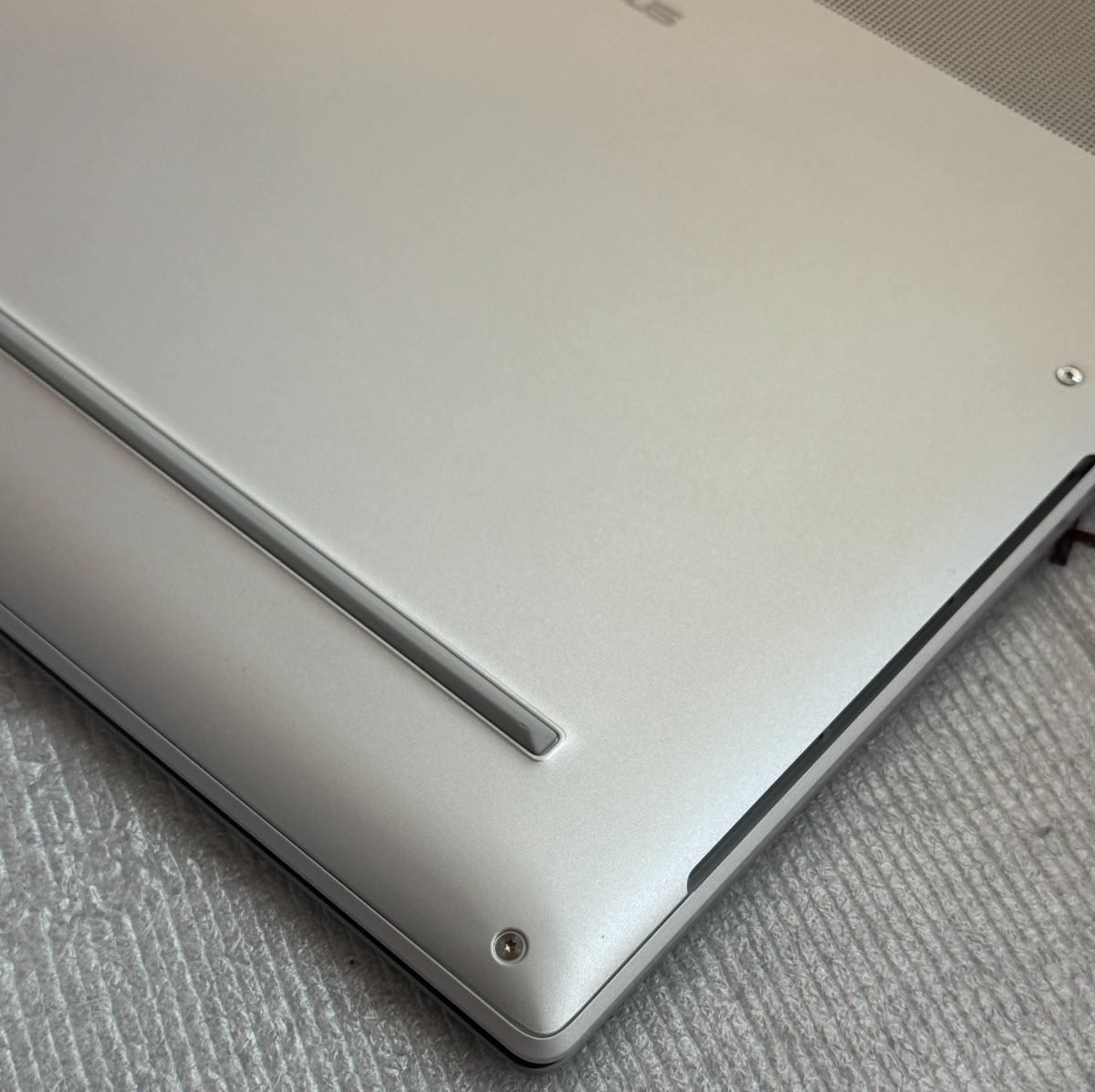 ASUS Zenbook S 16 16″ 3K OLED Touch Laptop Ryzen AI 9 365 24GB RAM 1TB SSD