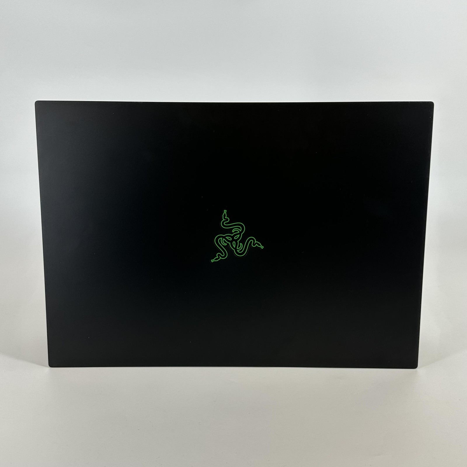 Razer Blade 16 240Hz QHD+ 2025 2.0 GHz Ryzen AI 9 365 16GB 1TB SSD RTX 5060