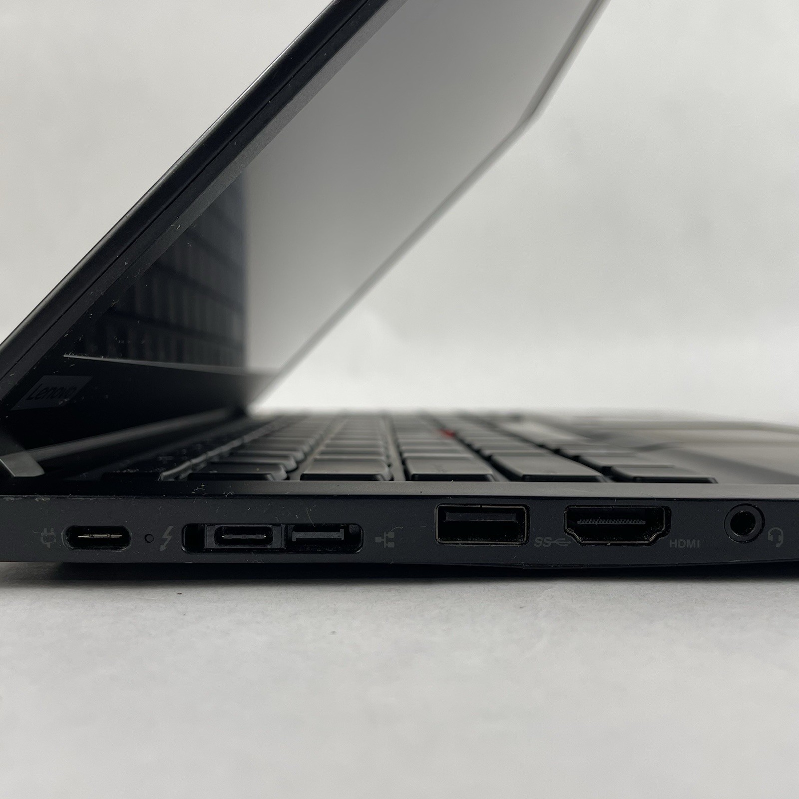 Lenovo ThinkPad T490s 14″ i5-8365U 1.60 GHz 8 GB RAM No SSD/OS/AC – Logo