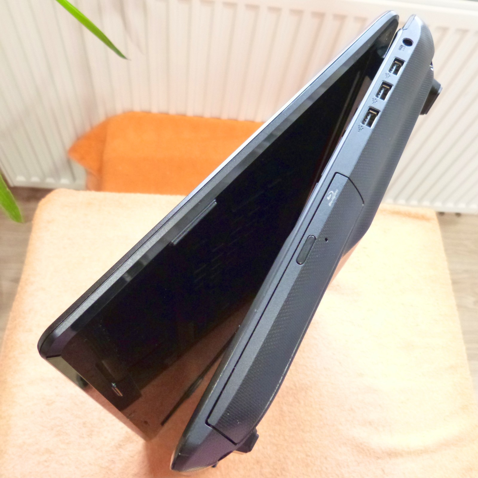 Asus K93 18-inch Cinema Full HD | 2TB SSD | Windows 11 | Blu-ray | 24GB RAM…