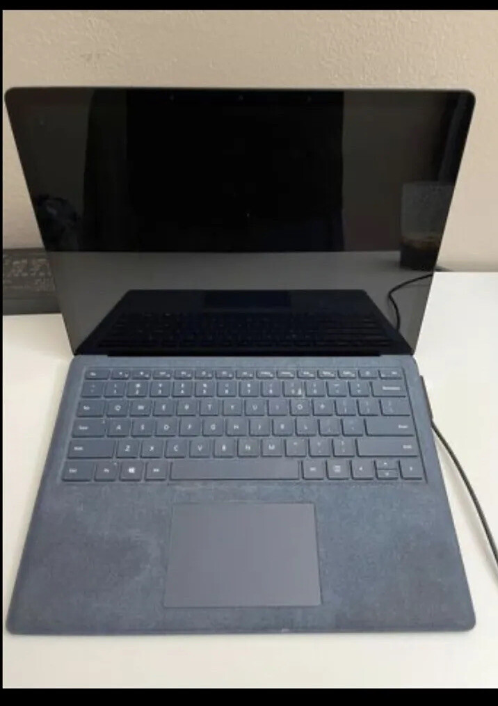 Microsoft Surface Laptop 2 13.5 Inch (256 GB, Intel Core i7 8th Gen., 1.60 GHz,