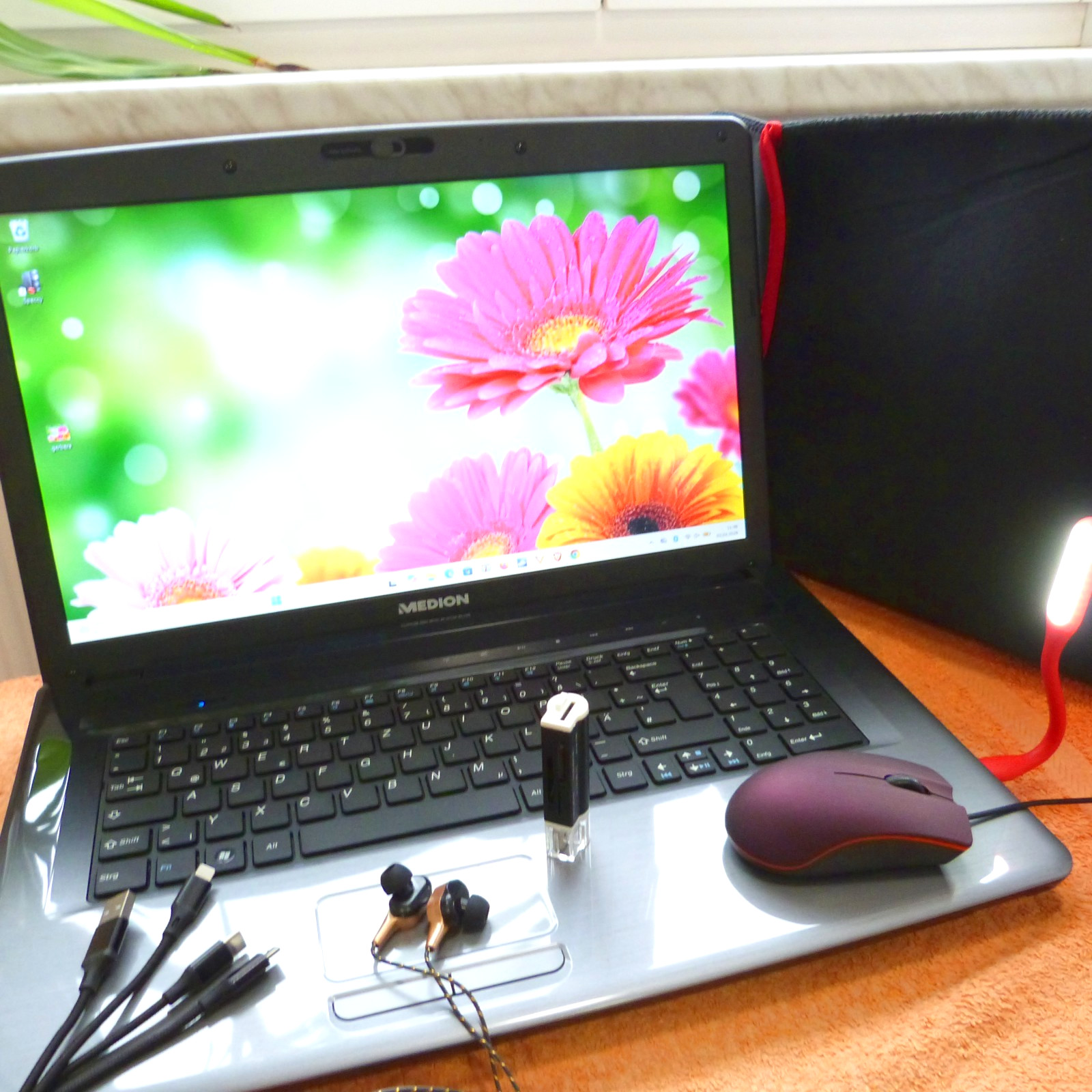 Medion E7222 17 inch HDP DOLBY CINEMA l Windows 11 3x HDD SSD l 12GB RAM…