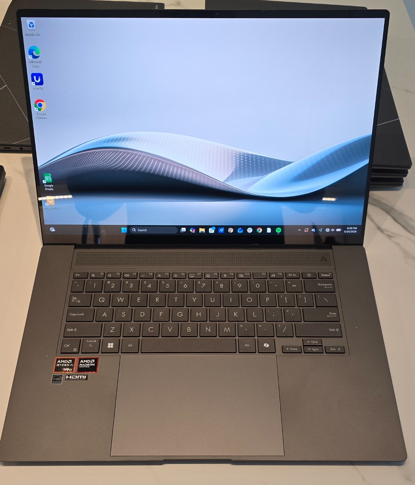 ASUS – Zenbook S 16 16” 3K OLED Touch Screen – AMD Ryzen AI 9 365 – 24GB – 1TB