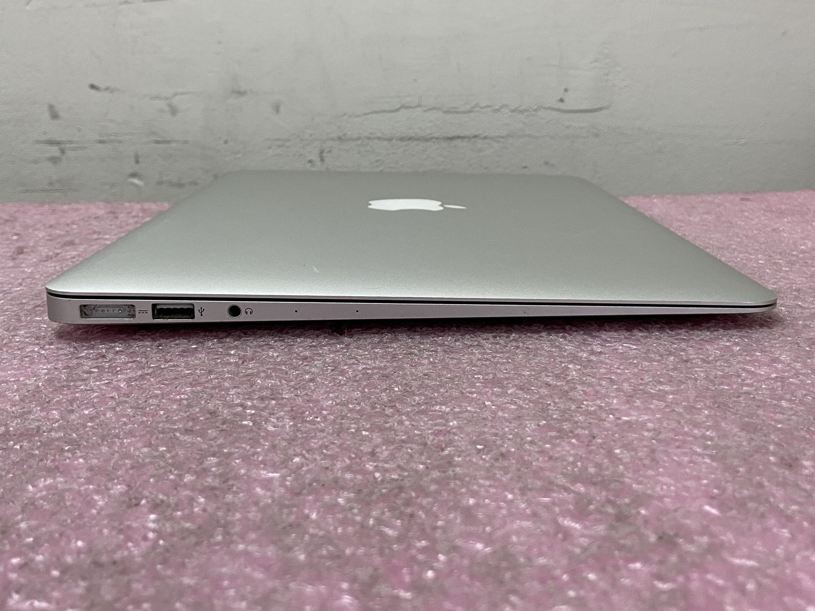 Apple MacBook Air 2017 A1466 13.3″ i5-5350U 8GB RAM 128GB SSD *Read* – CLP41A