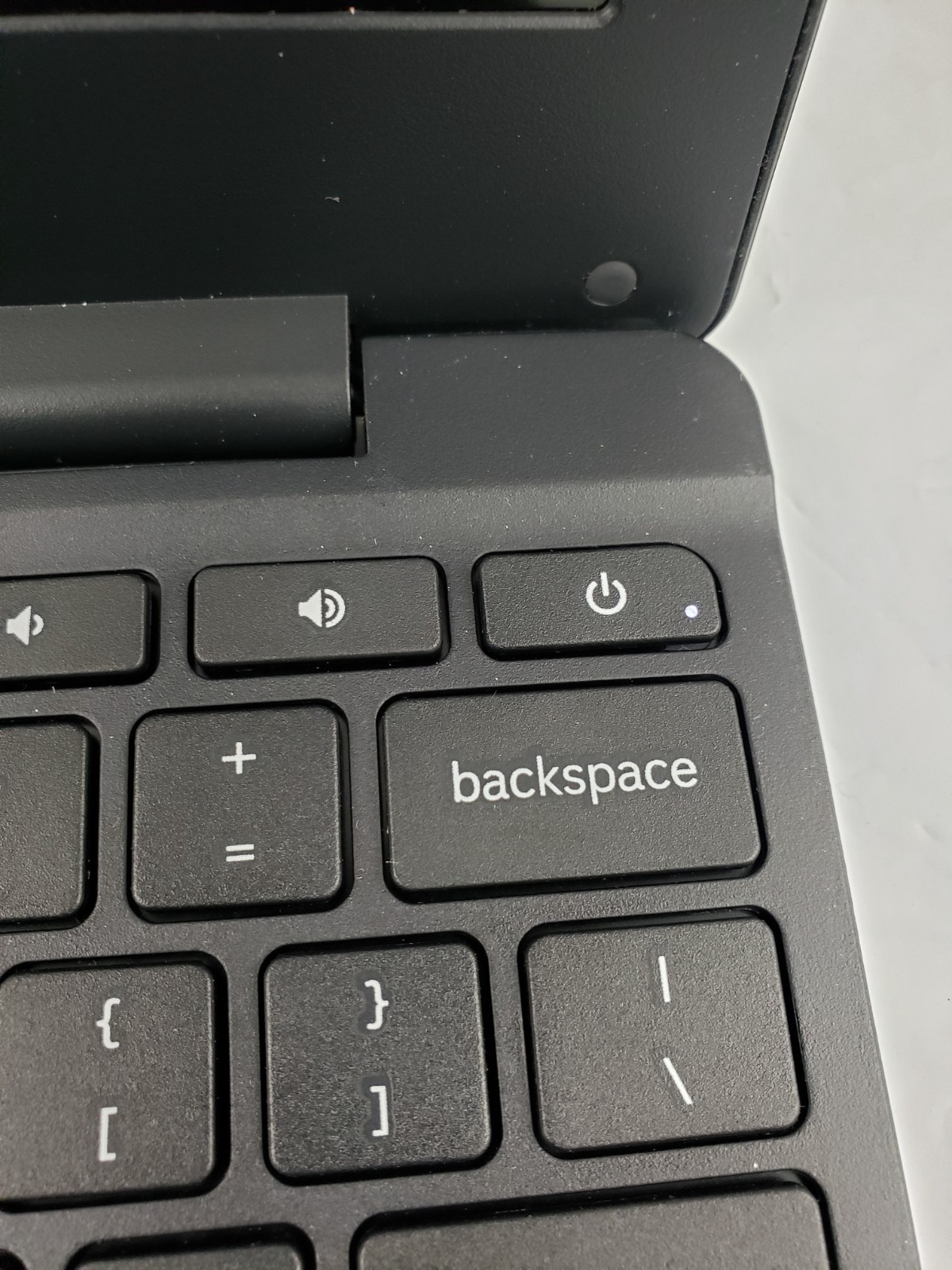 For Parts HISENSE Chromebook Model C11 Chrome OS Turns On – AS IS – NO RETURNS