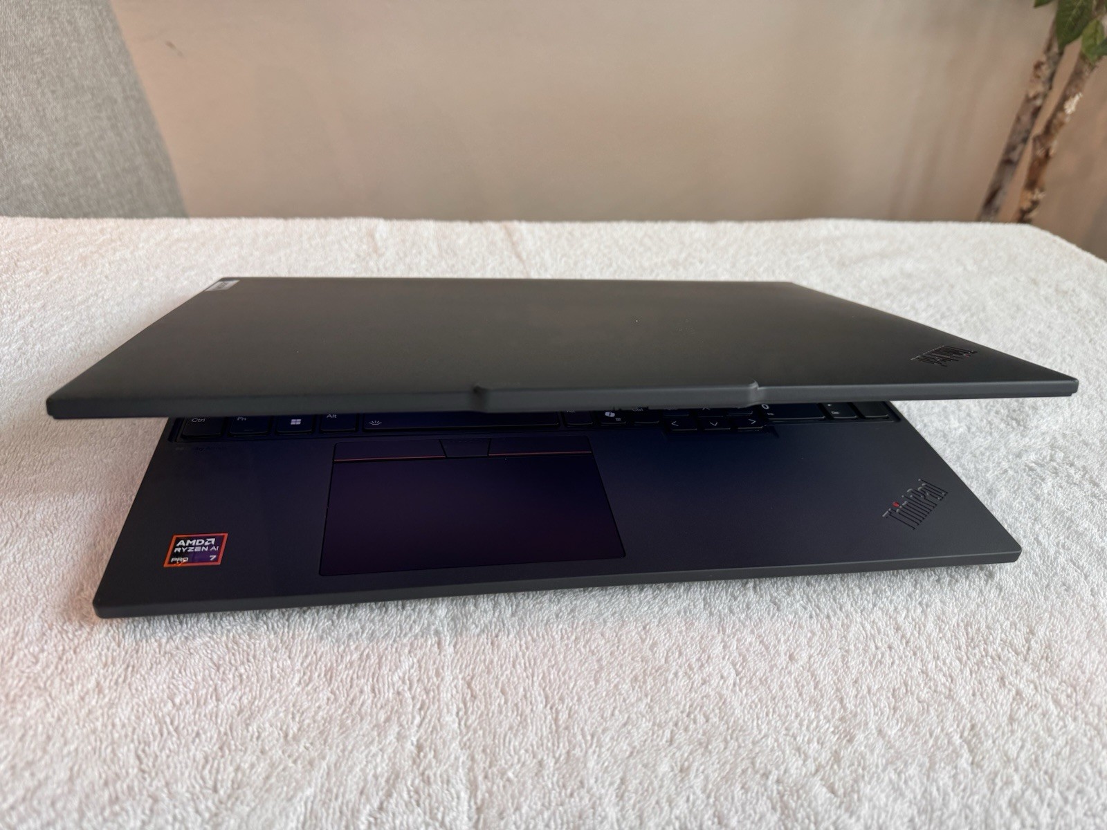Lenovo ThinkPad P16s Gen 4 Touch 16″ OLED AMD Ryzen AI 7 Pro 350 32GB 1TB Win11P