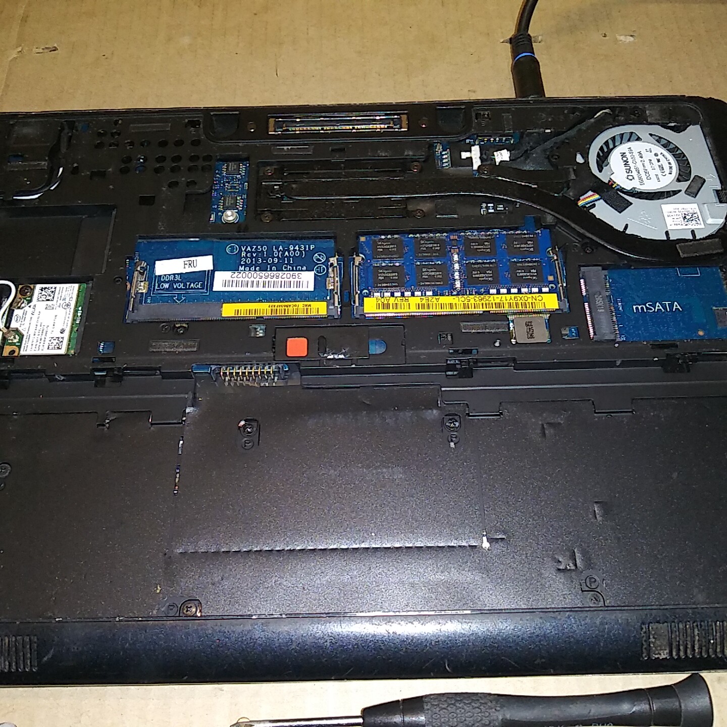 Dell Latitude E7240 Laptop Parts/Repair BOOTS Core i7-4600U 2.1GHz 8GB RAM NO HD