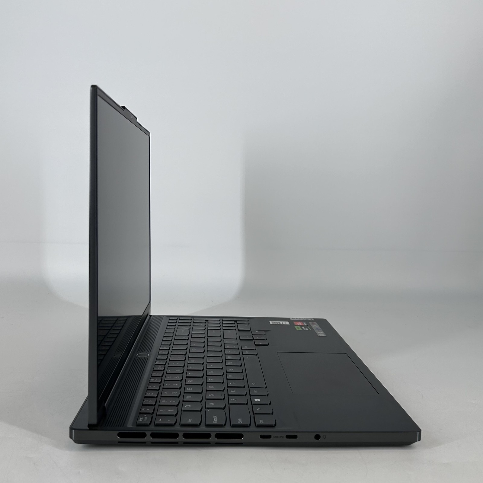 Lenovo Legion Slim 7 16 QHD+ Ryzen 7 7840HS 32GB 1TB RTX 4060 BAD USB-C PORTS