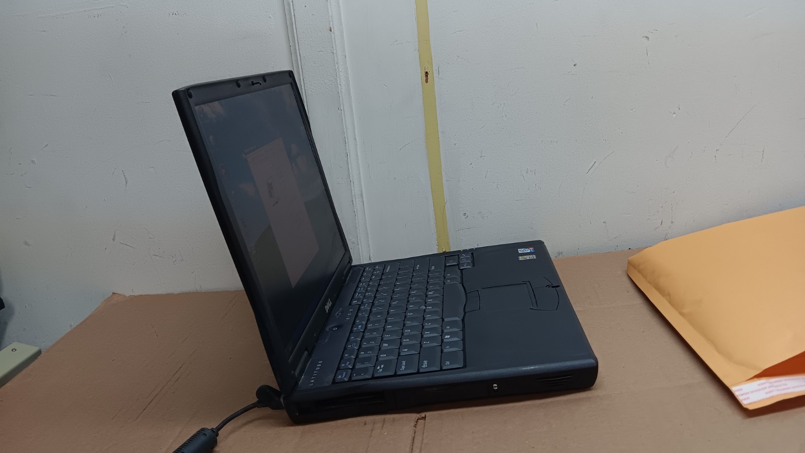 Vintage Dell Latitude C640 Laptop 2 GHz Windows XP Pro Serial & Parallel port