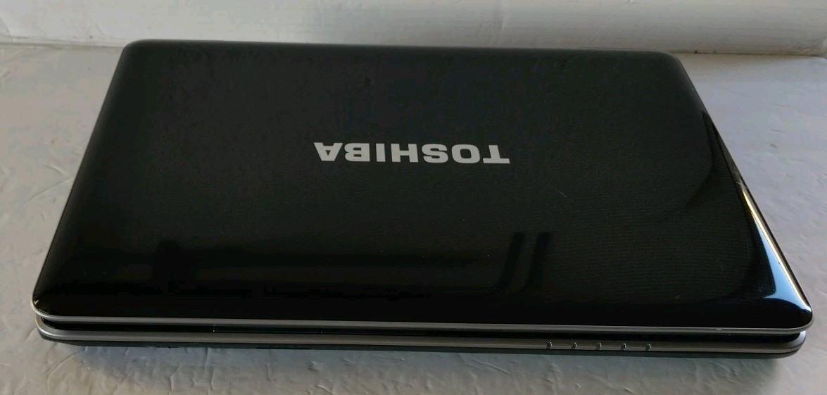 TOSHIBA SATELLITE A505D-S 15.6″ 500GB 8GB AMD Turion X2 Ultra 2.30 GHz Win 7 PRO