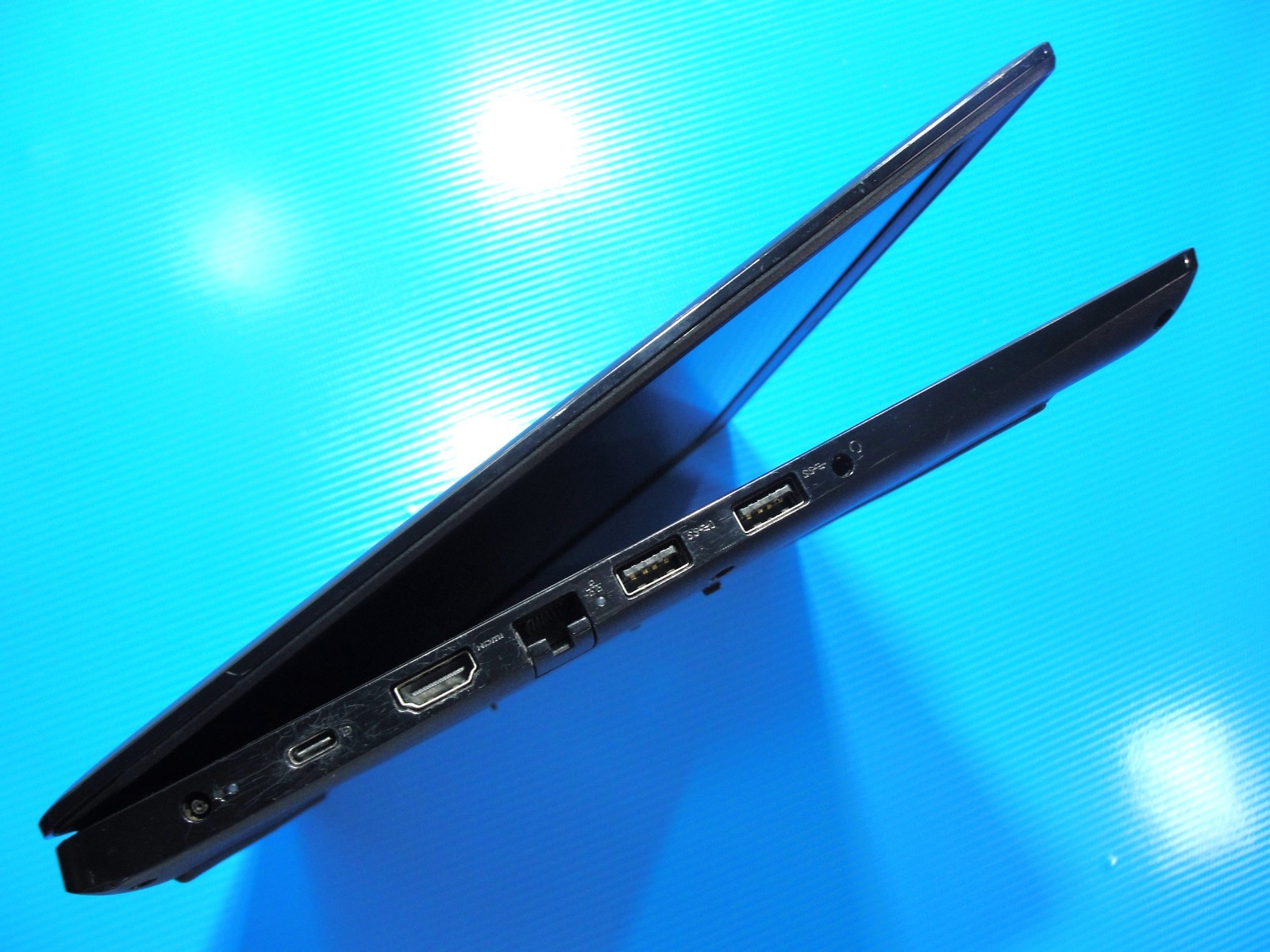 Dell Latitude 3500 15.6″FHD Intel Core i7-8565U 16GB RAM 256GB SSD NV MX130 +PA