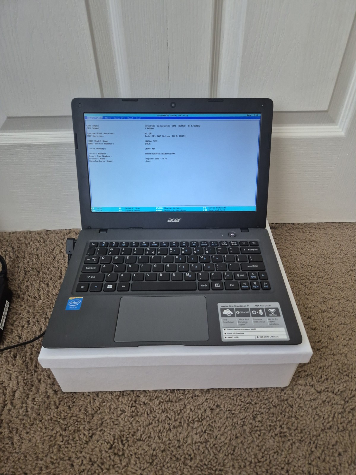 Laptop Acer Aspire One Cloudbook 11 Intel N3050 2GB 32GB AC adapter included