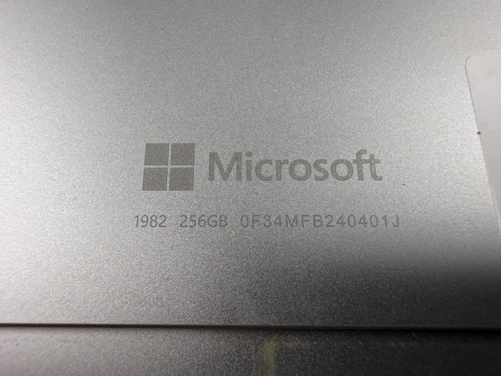 Microsoft Surface Pro 8 (1982) i5-1145G7 – 16GB RAM – 256GB 120Hz – Win 11 Pro