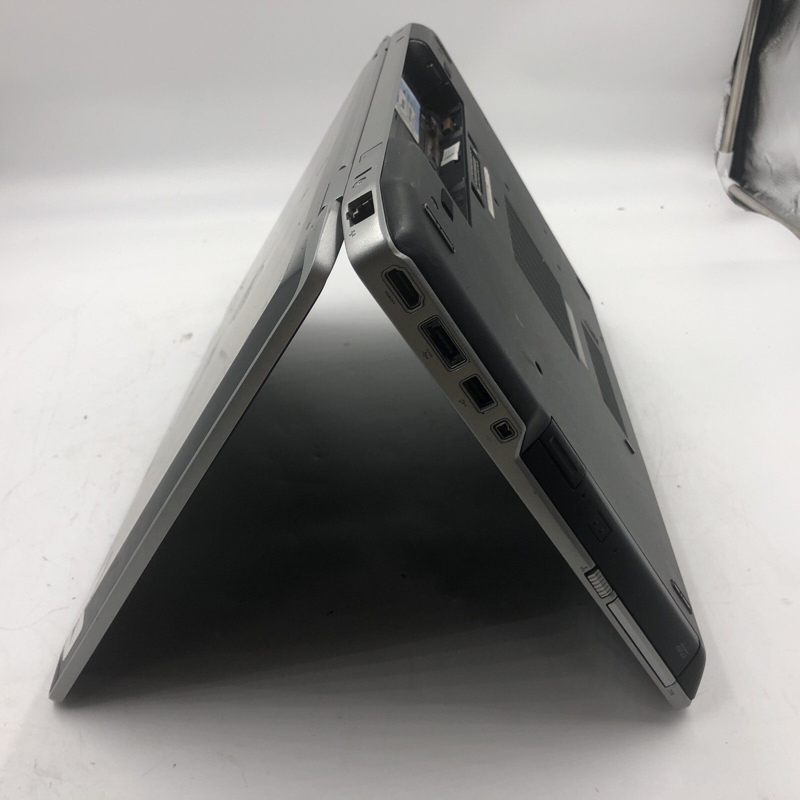 Dell Latitude E6520 Laptop Intel i5-2410M 2.3GHZ 4GB NO HDD/OS/Battery/Caddy