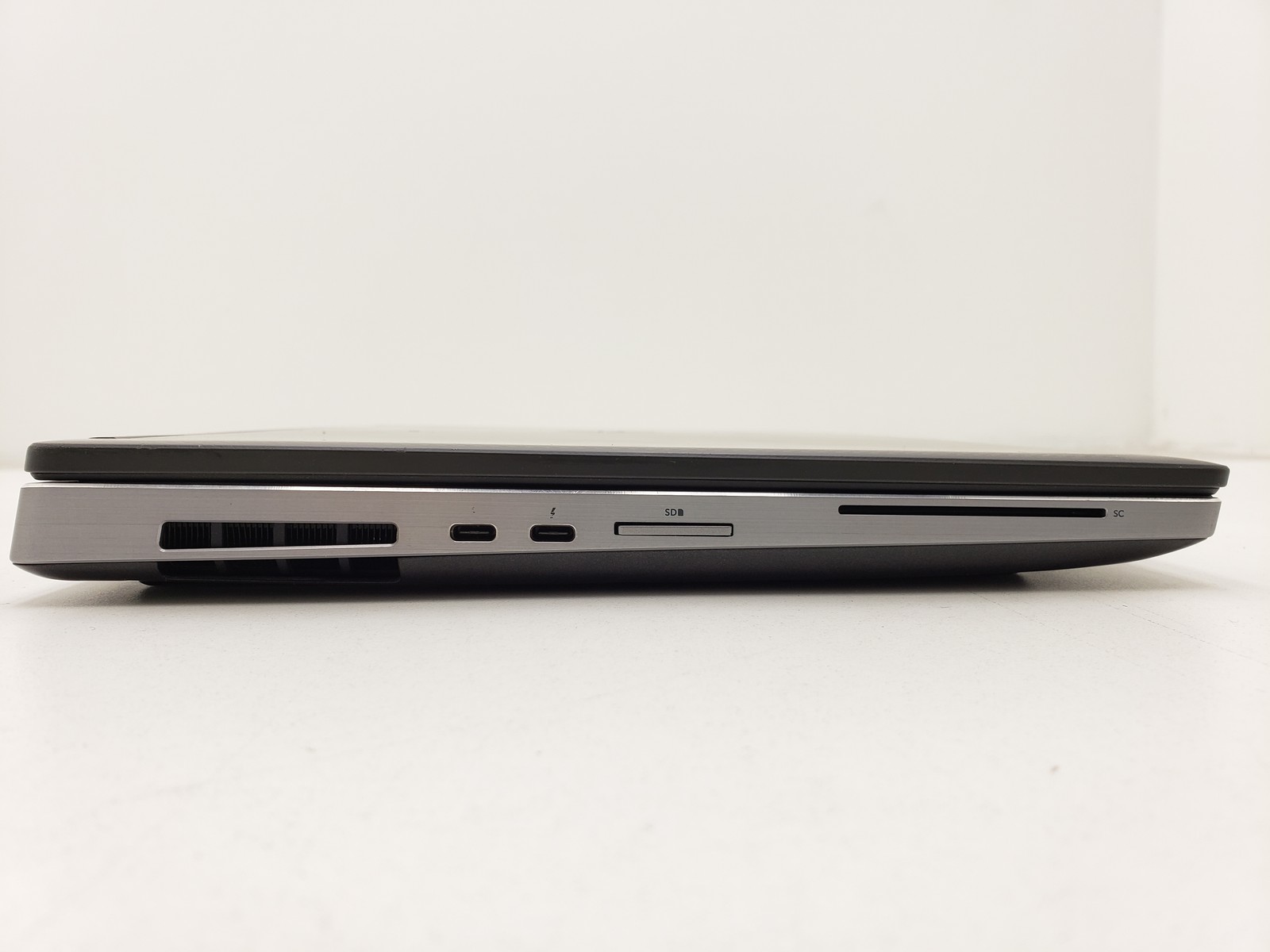 Dell Precision 7540 Intel Xeon E-2276M 16GB RAM 256GB SSD RTX3000 Win 11 Laptop.
