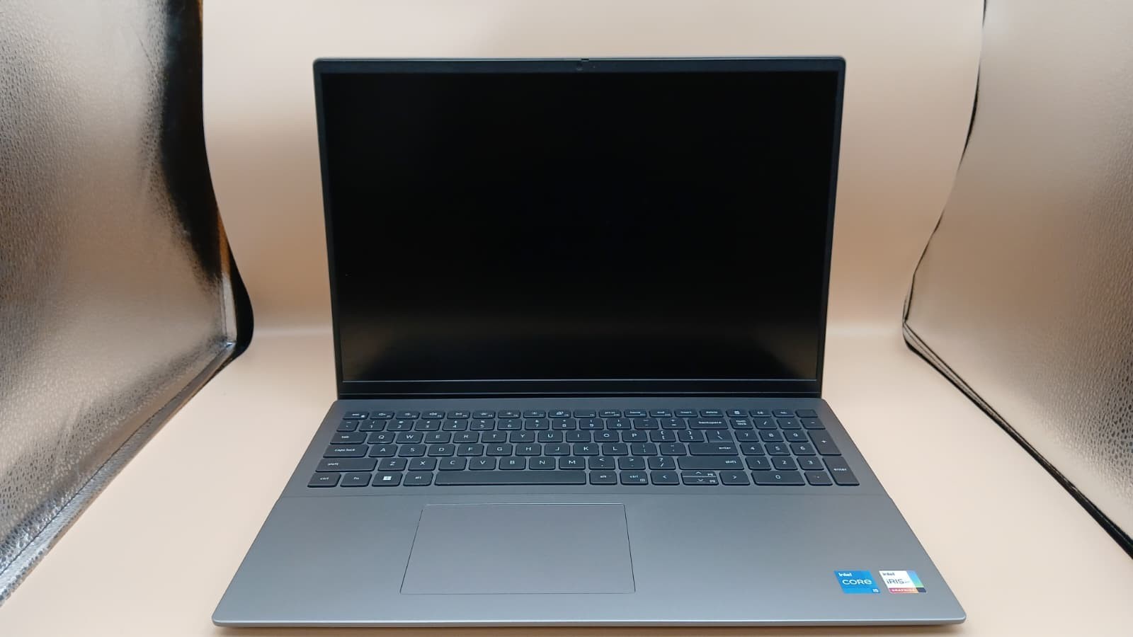 Dell Vostro 5620 16″ i5-1240P 16GB RAM 512GB SSD Win11 Pro Business Laptop